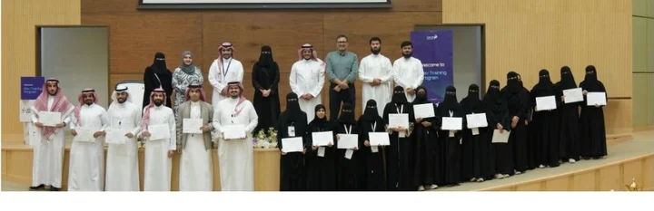 المشاركون في معسكر علم التأهيلي في ختام التدريب