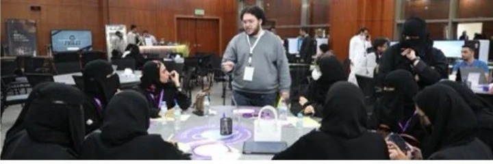 المشاركون يعملون على تطوير ألعابهم في Global Game Jam